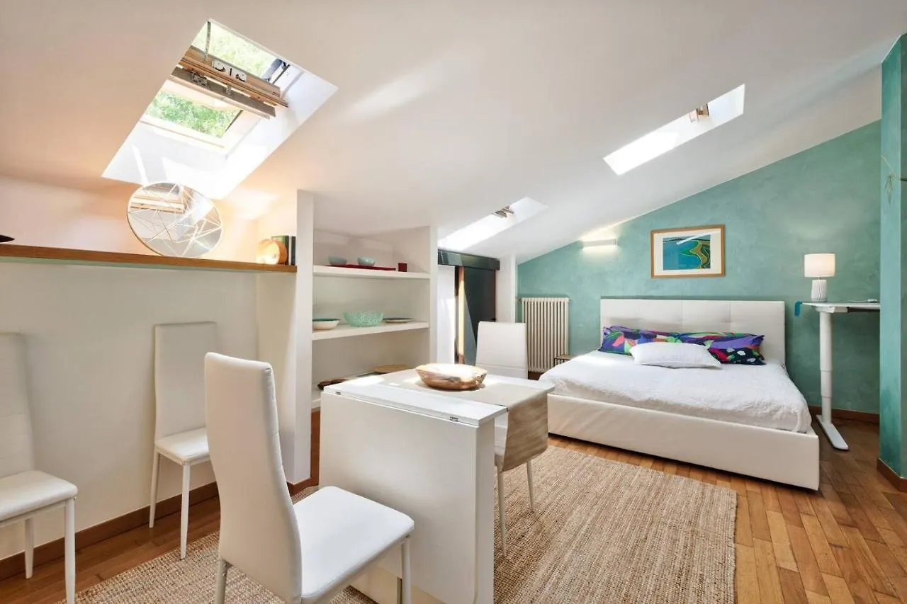 Old Town Nest Digital Nomad Friendly Lake 120M Apartment Desenzano del Garda