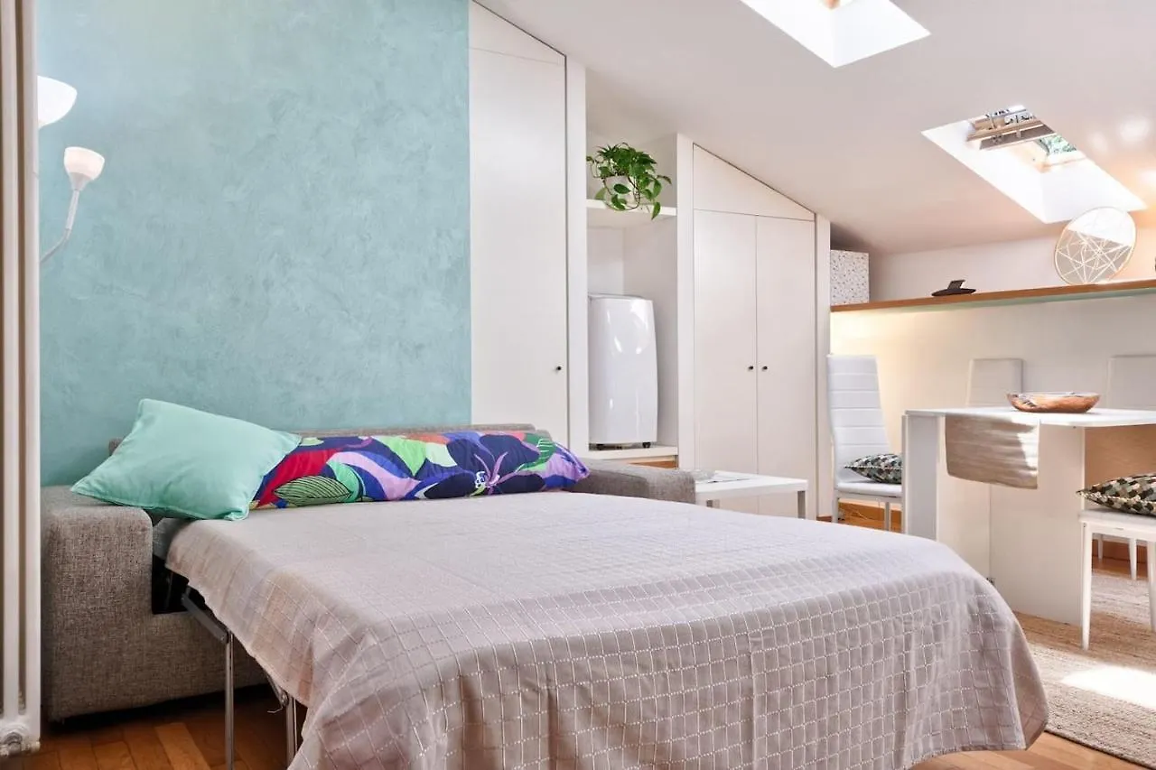 Old Town Nest Digital Nomad Friendly Lake 120M Apartment Desenzano del Garda