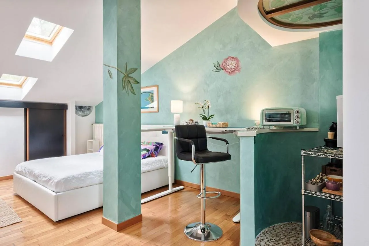 Old Town Nest Digital Nomad Friendly Lake 120M Apartment Desenzano del Garda 0*,  Italy
