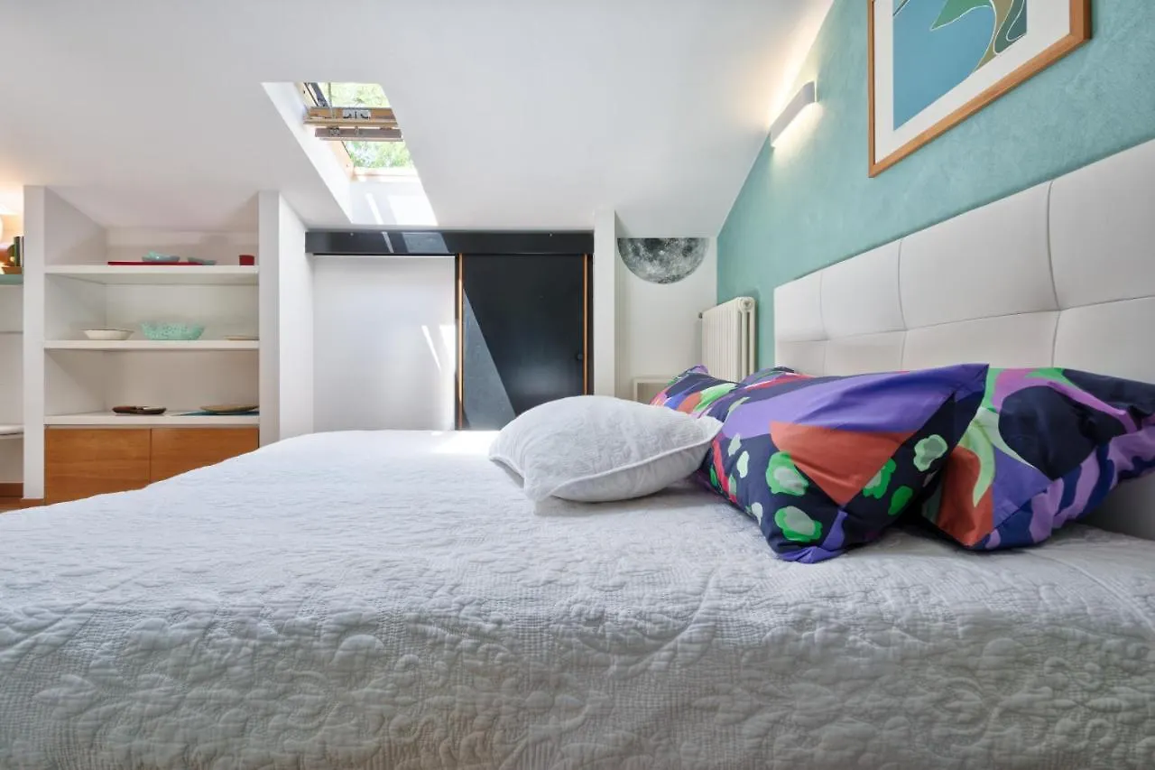 Old Town Nest Digital Nomad Friendly Lake 120M Apartment Desenzano del Garda Italy