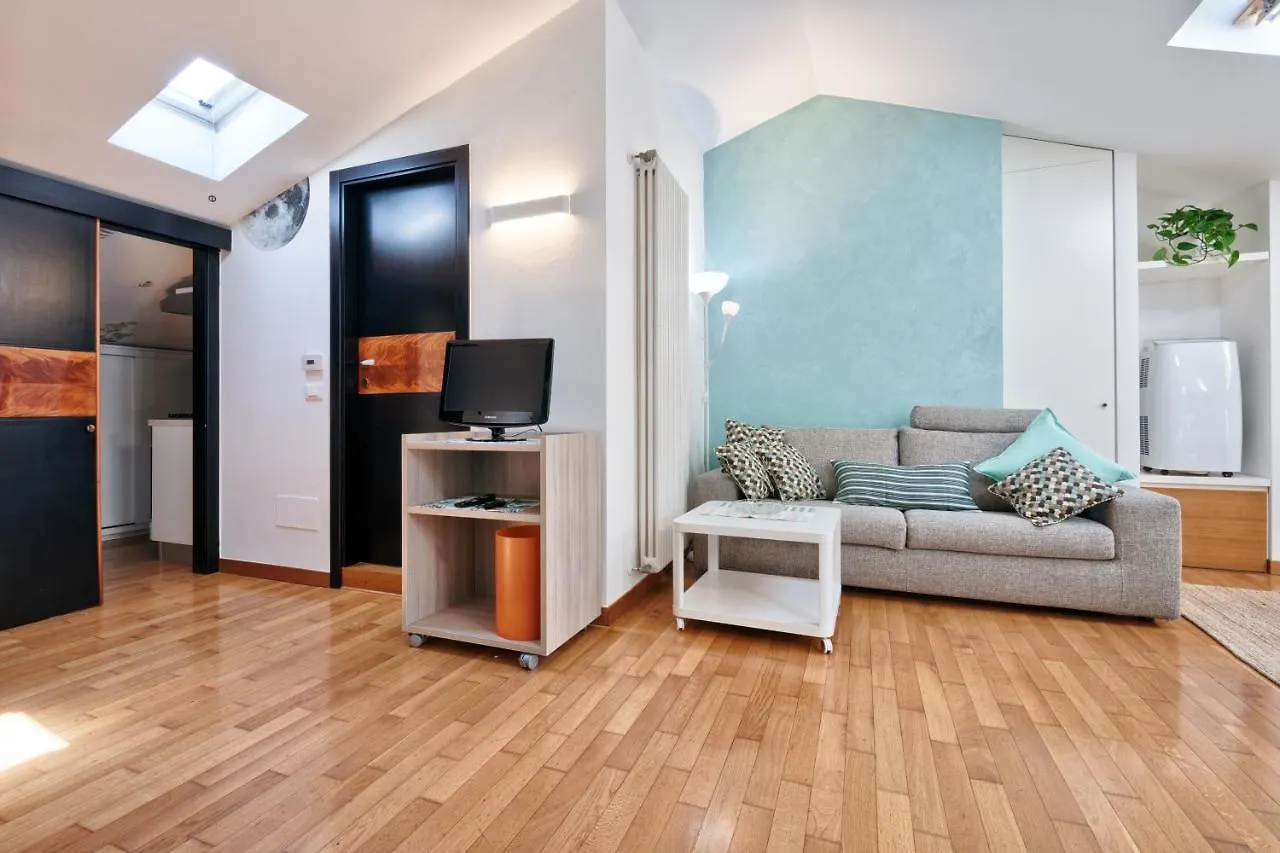 Old Town Nest Digital Nomad Friendly Lake 120M Apartment Desenzano del Garda 0*,  Italy