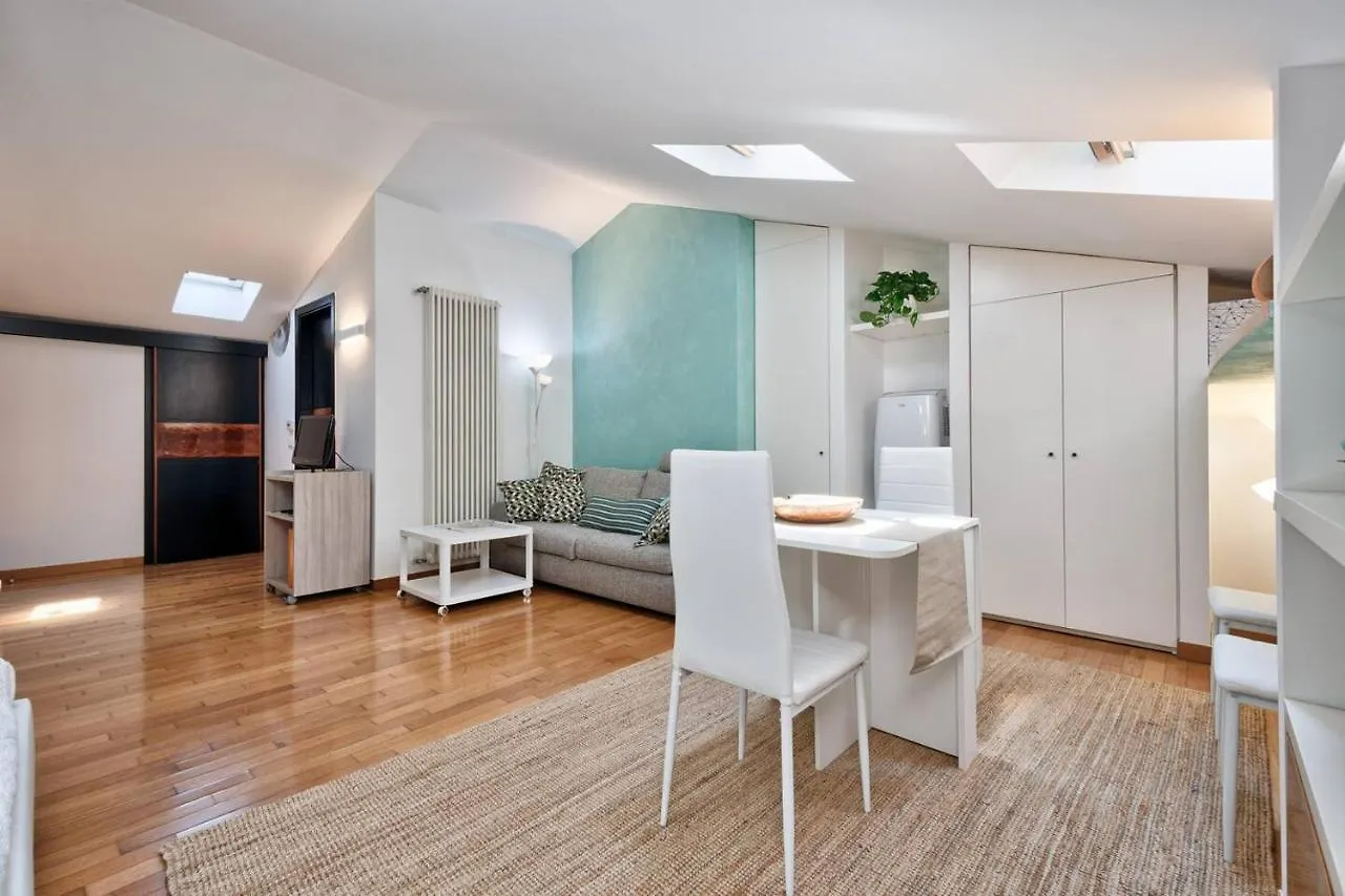 Old Town Nest Digital Nomad Friendly Lake 120M Apartment Desenzano del Garda