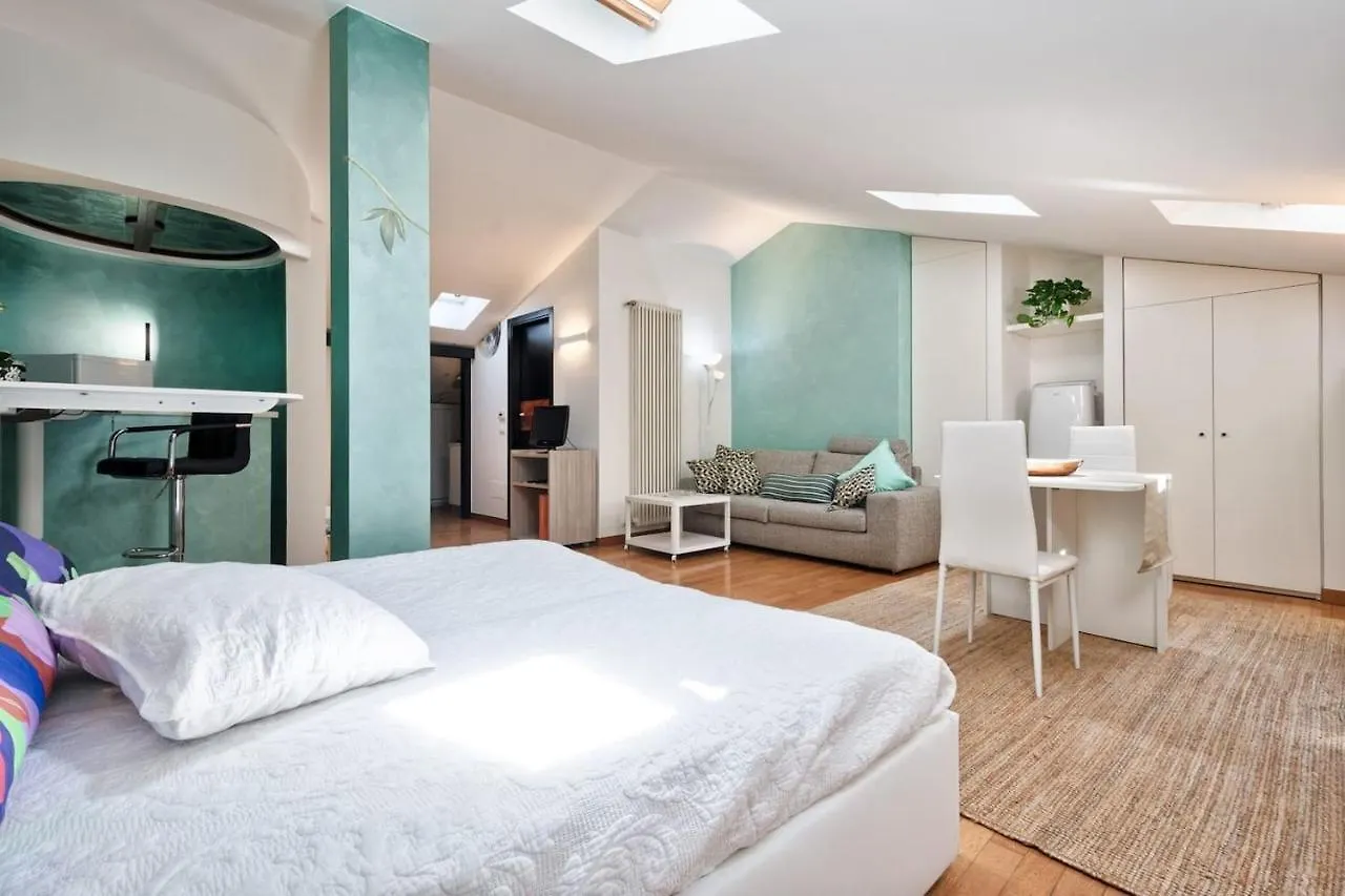 Old Town Nest Digital Nomad Friendly Lake 120M Apartment Desenzano del Garda Italy