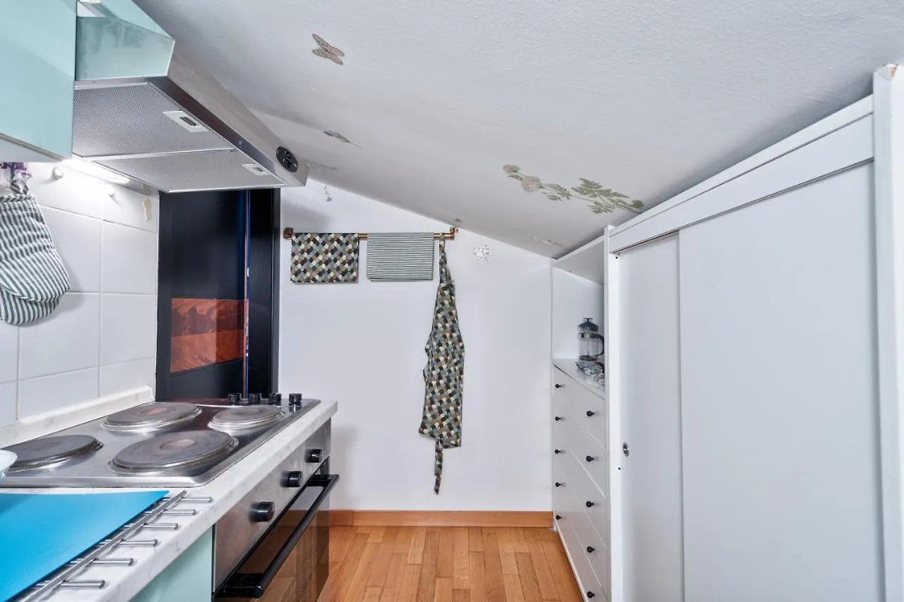 Old Town Nest Digital Nomad Friendly Lake 120M Apartment Desenzano del Garda