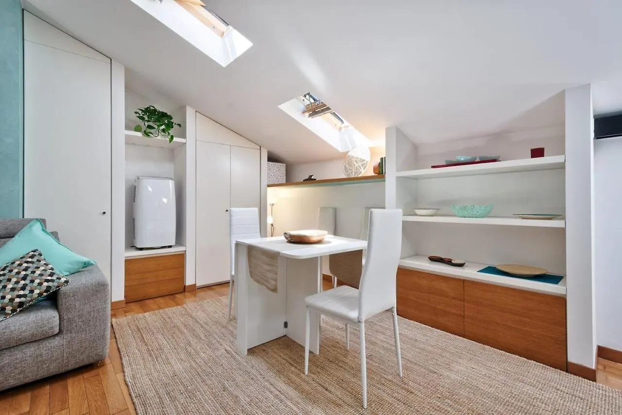Old Town Nest Digital Nomad Friendly Lake 120M Apartment Desenzano del Garda Italy